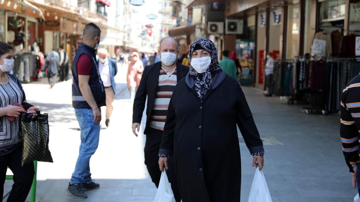 Bu 10 ilimizde maske takmak zorunlu oldu
