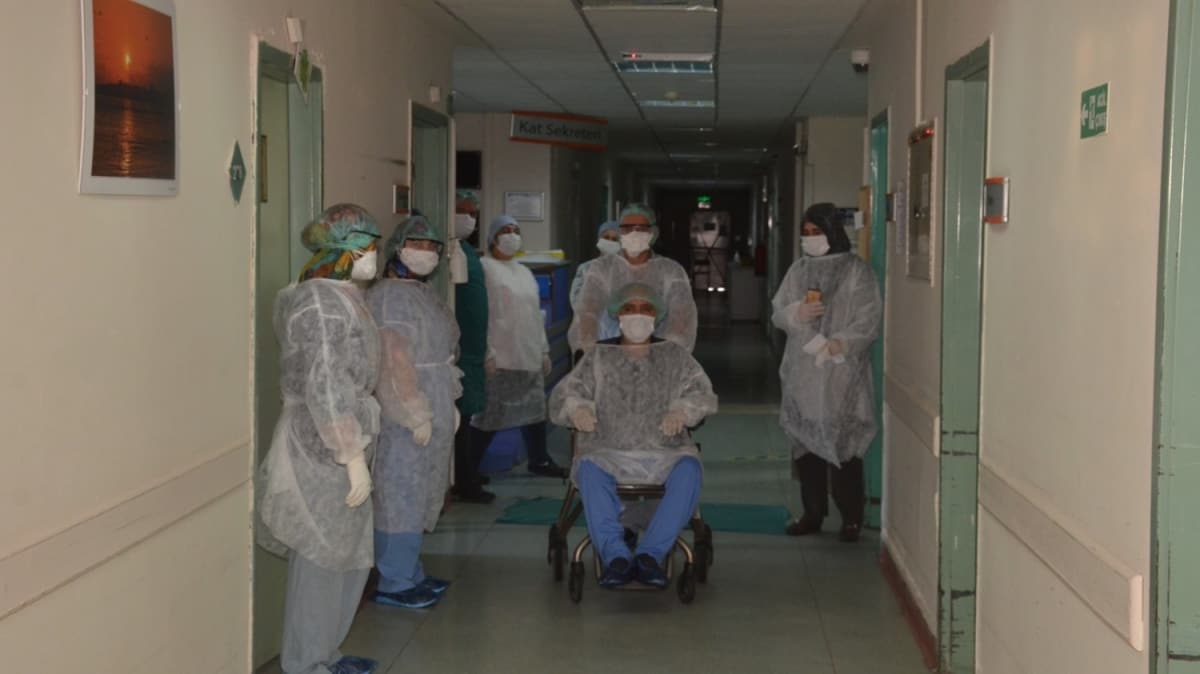 Koronavirs yenen 64 yandaki hasta taburcu edildi