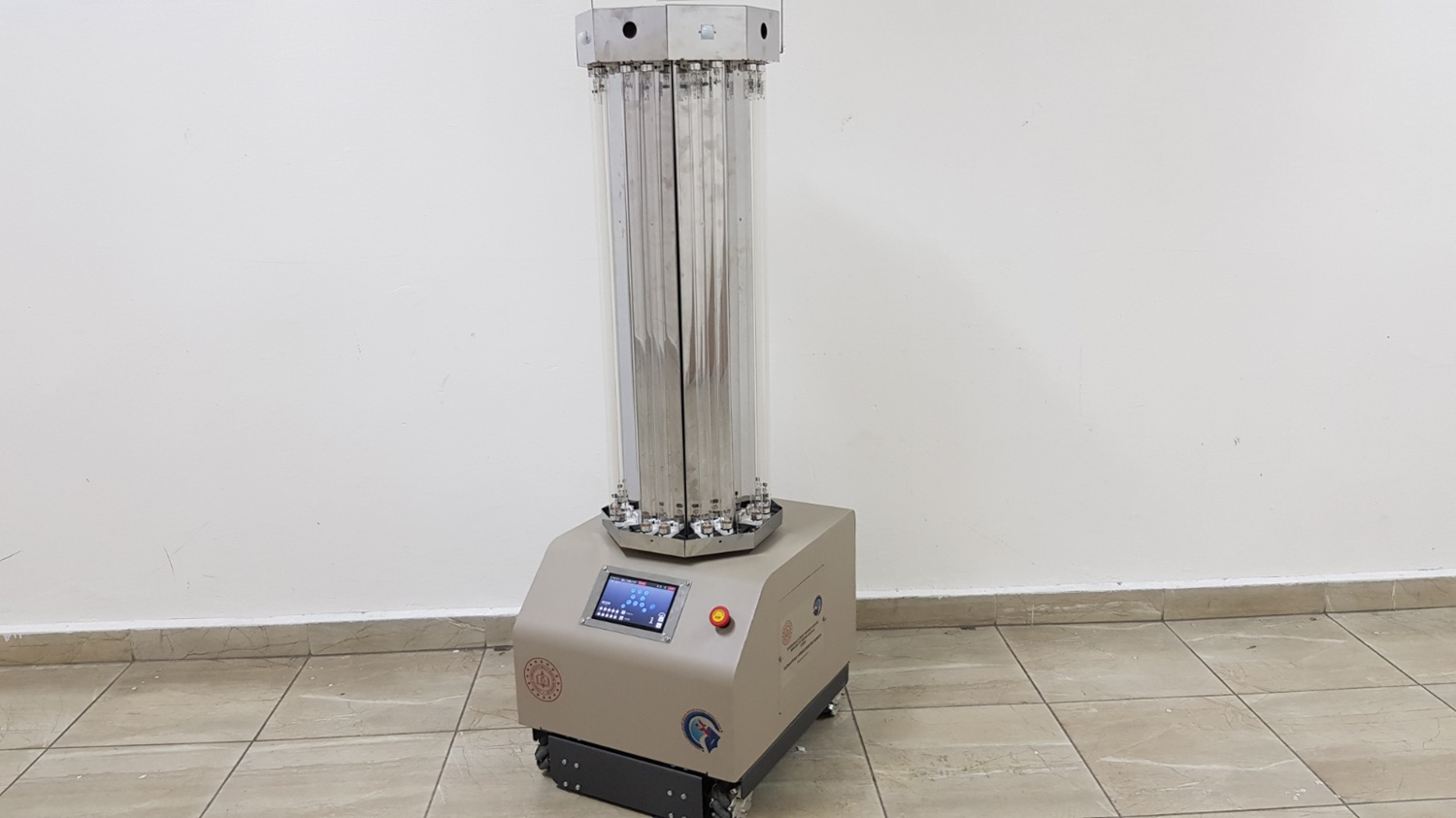 Meslek lisesinde ultraviyole ���nlar�yla dezenfeksiyon yapan robot geli�tirildi