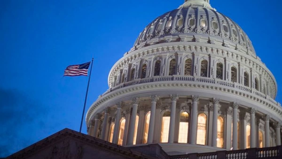 ABD Senatosu hkmete dinleme yetkisi veren yasay yeniledi