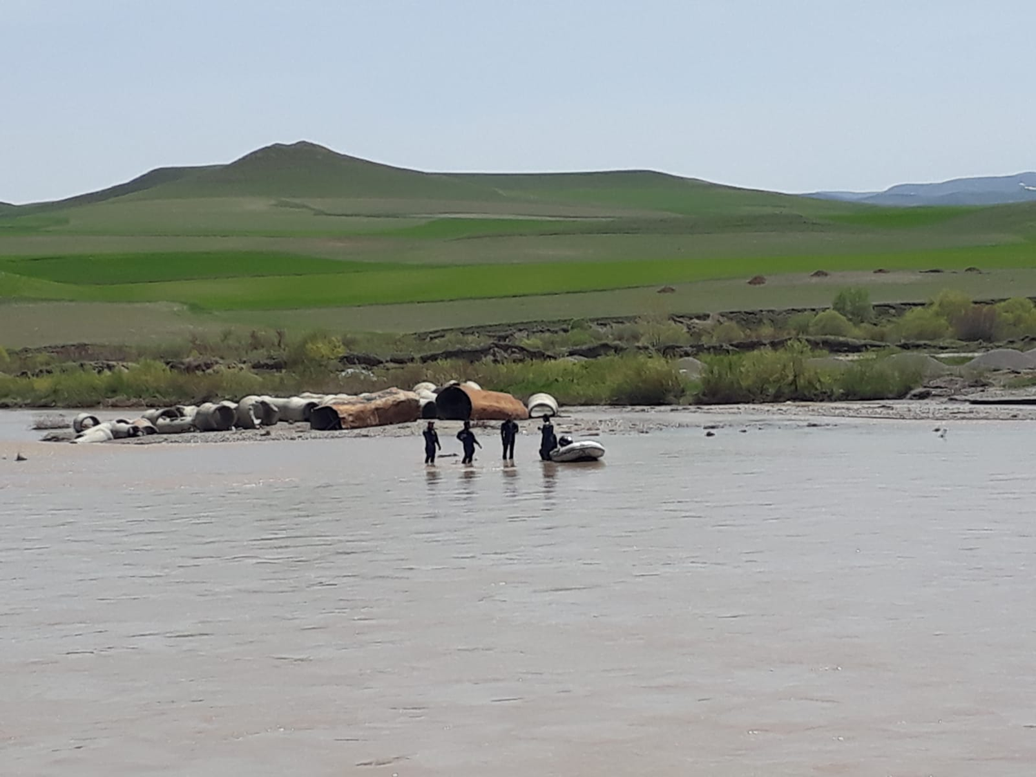 Aras Nehri'nde sulara kap�lan �oban�n cans�z bedenine ula��ld�