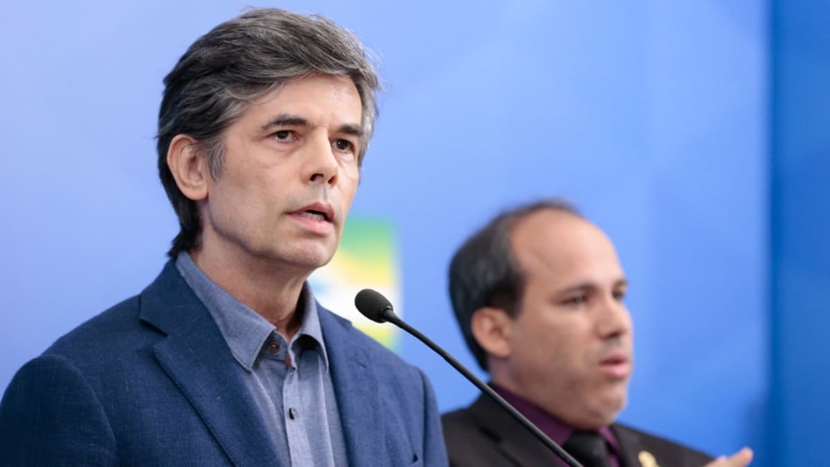 Brezilya'da Salk Bakan istifa etti 