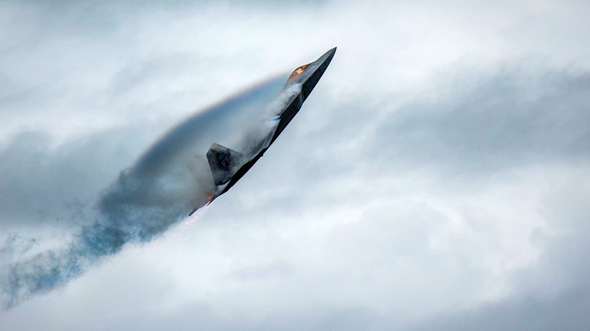 ABD baka lkelere satmyordu: Dnyann en pahal sava ua F-22 Raptor dt
