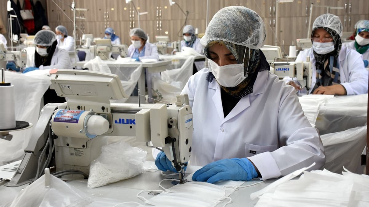 Cumhurbakan Yardmcs Oktay: Krkkale'deki tesiste aylk 45 milyon maske retilecek