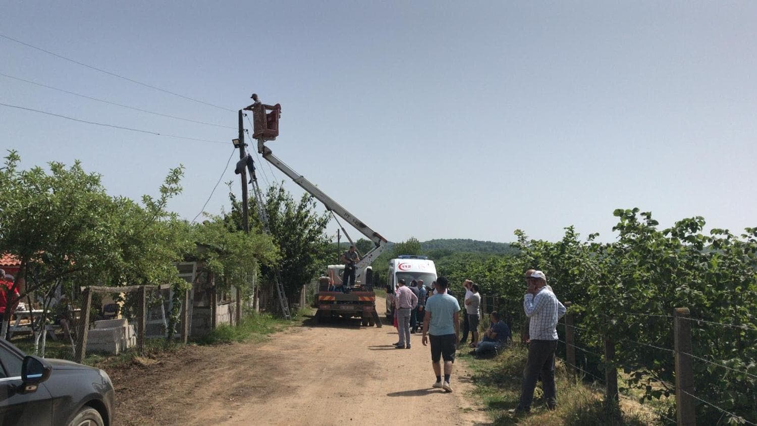 Elektrik ak�m�na kap�lan 48 ya��ndaki adam hayat�n� kaybetti