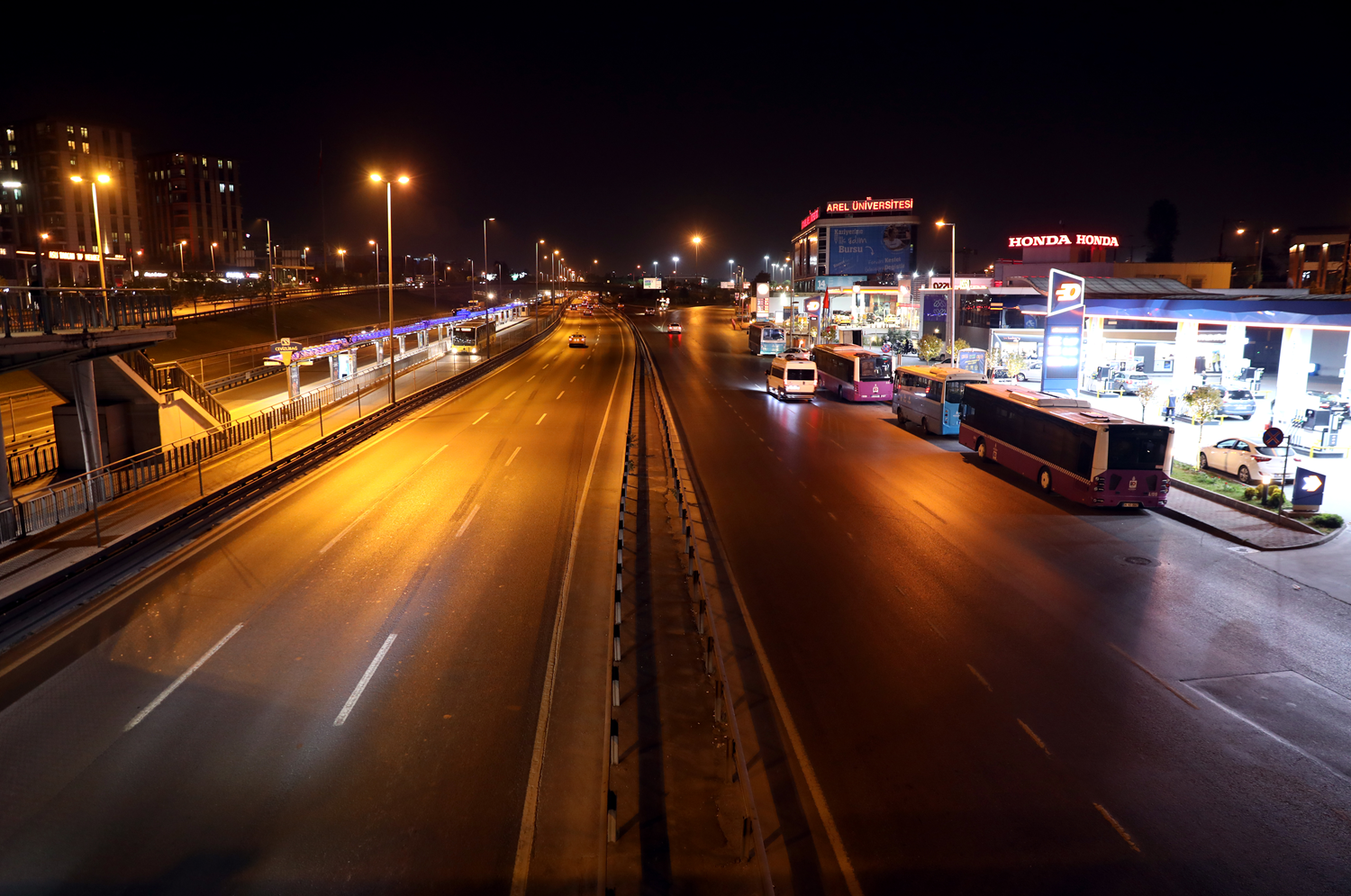 Soka�a ��kma k�s�tlamas�n�n ba�lamas�yla �stanbul sessizli�e b�r�nd�