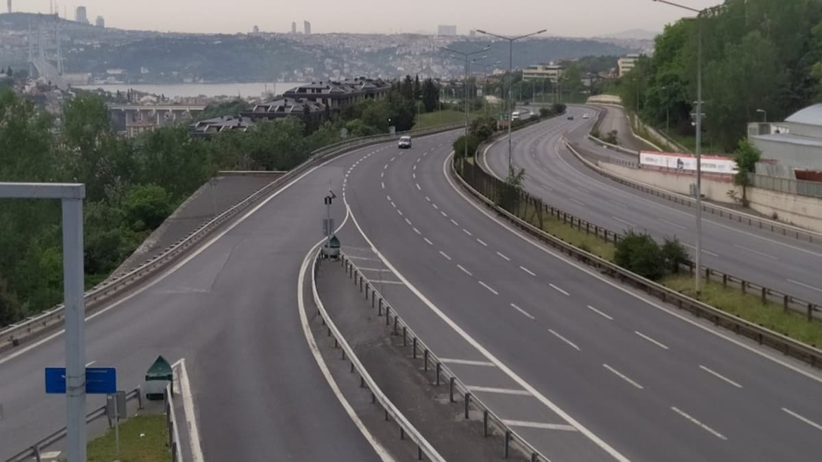 Sokaa kma kstlamasnn  ilk sabahnda yollar bo kald