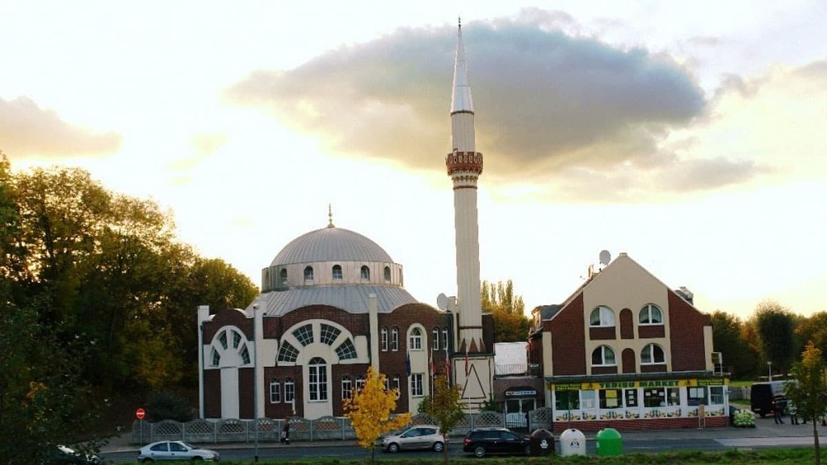 Almanya'da DTB camisine irkin saldr