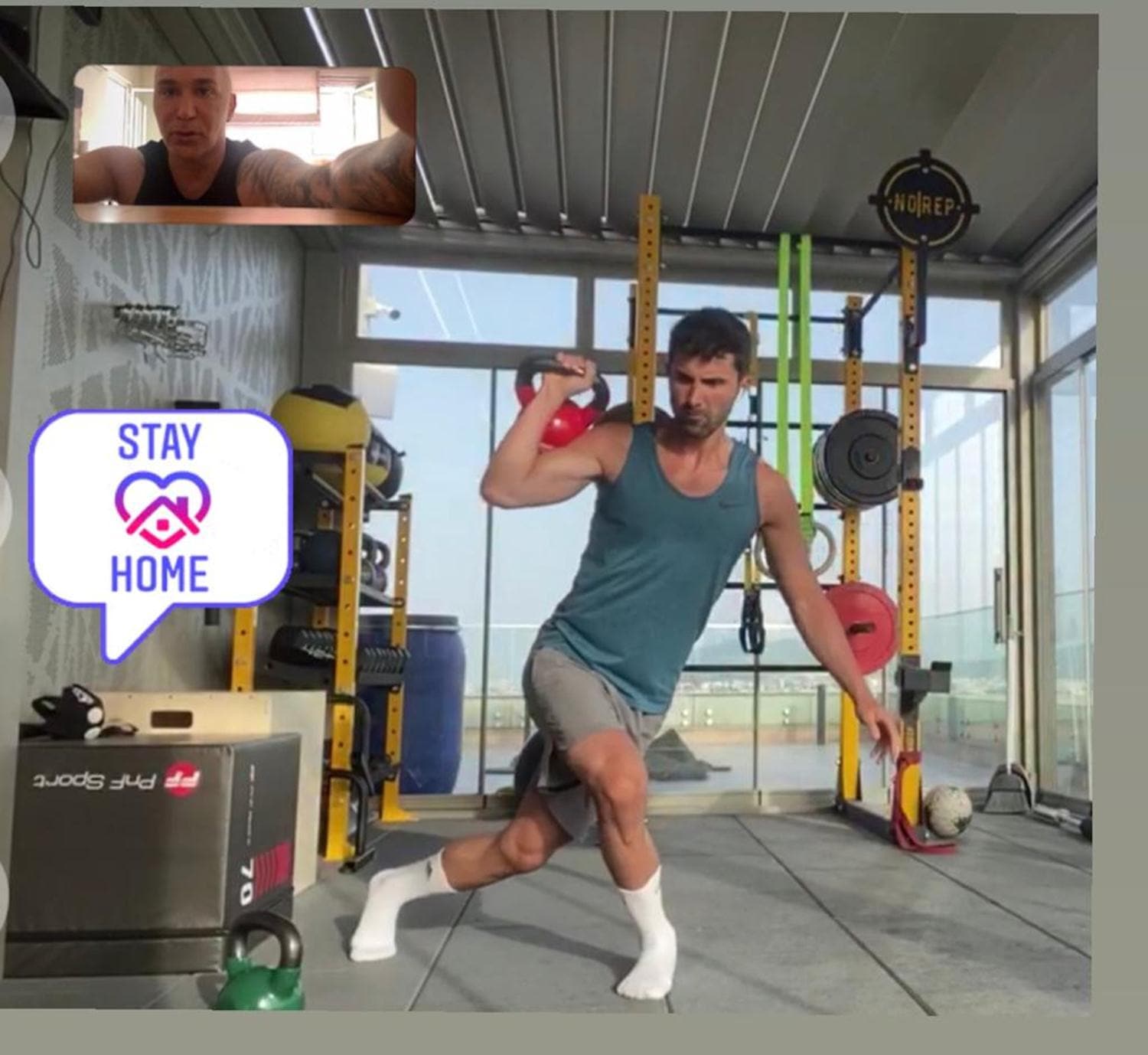 Hasan Ali Kald�r�m'a kick boks�u antren�r