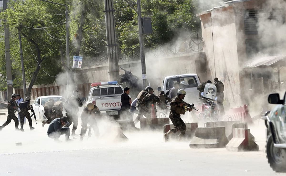 Afganistan'da askeri araca silahl� sald�r�