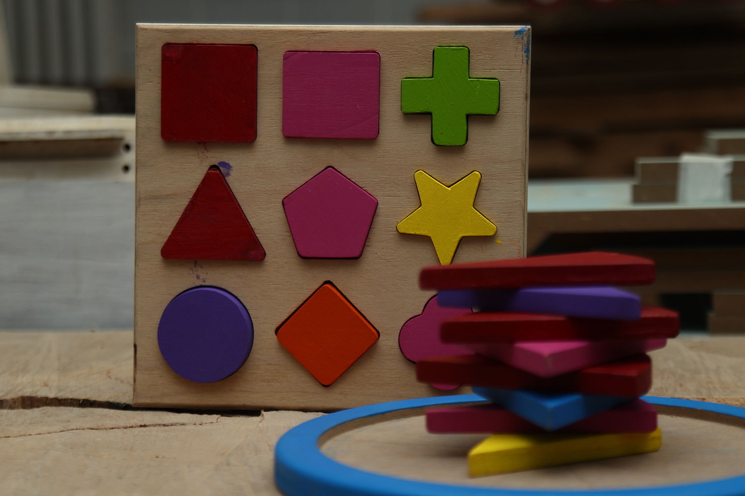 Eski okul s�ralar� �ehit �ocuklar� i�in oyuncak oluyor