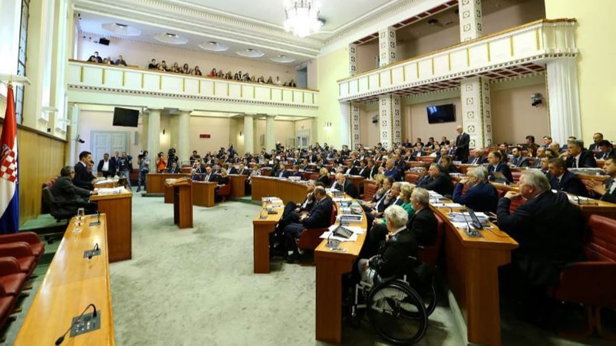 Hrvatistan Meclisi oy okluuyla feshedildi 