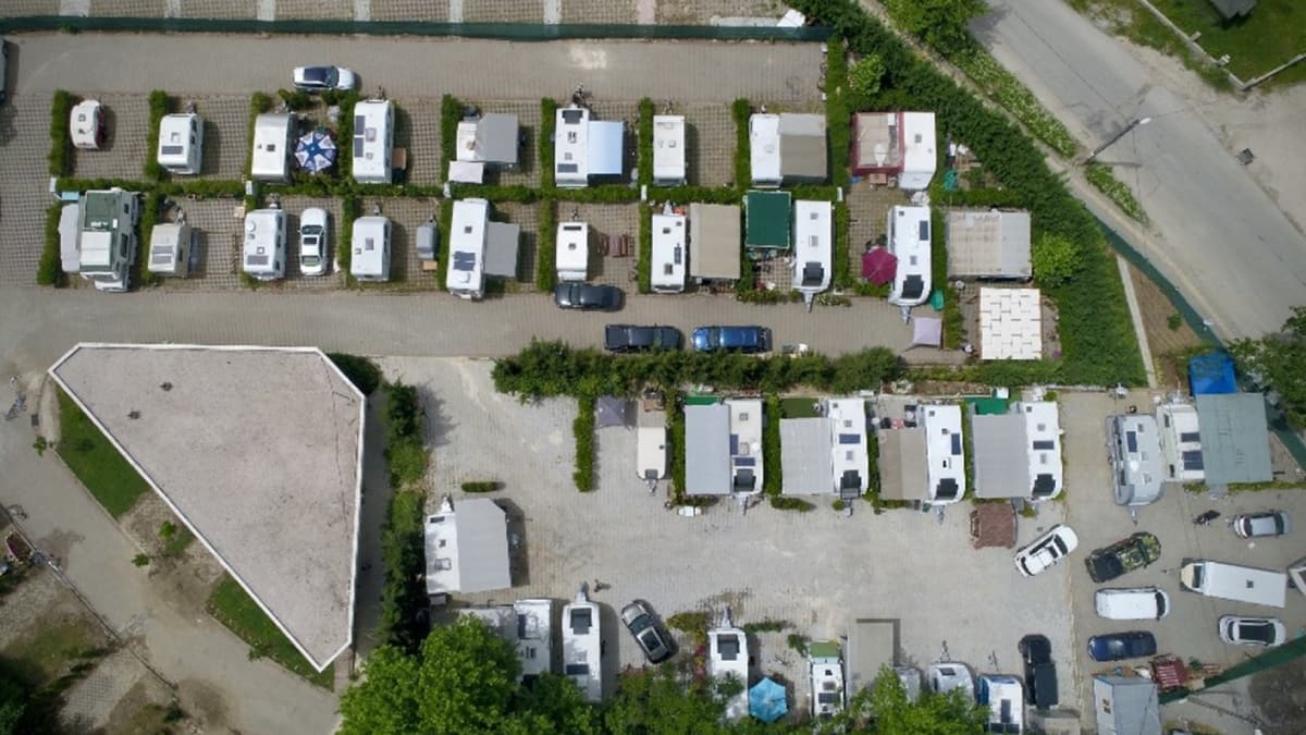 Hayat� eve de�il karavana s��d�rd�lar