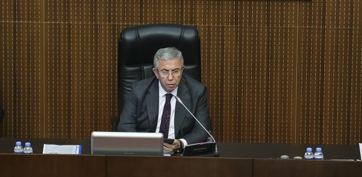 Belediye a�lama makam� de�il, her toplant�da bor�lanma istiyor