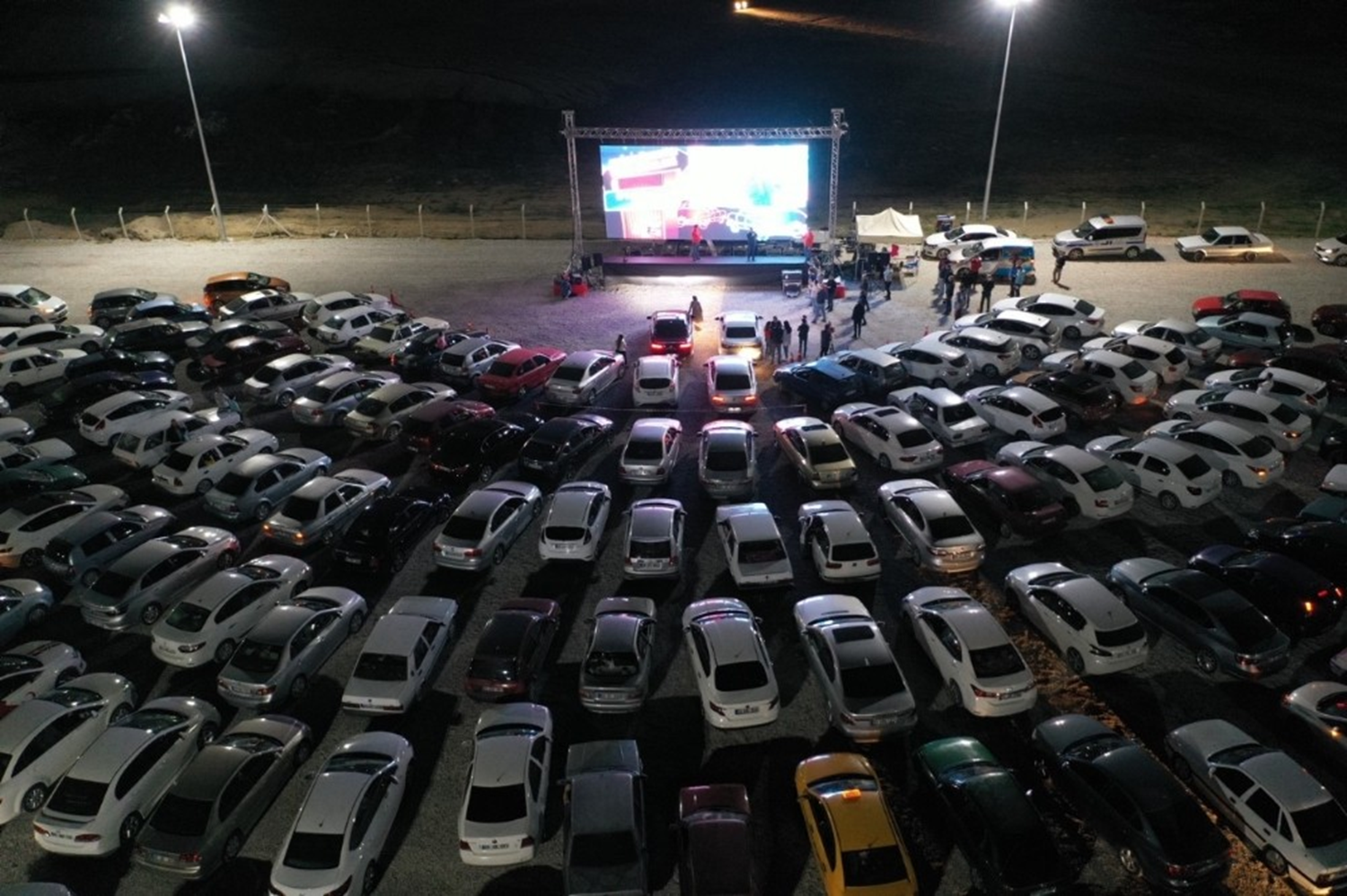 Nev�ehir'de y�zlerce ara� �Arabal� Sinema� etkinli�ine kat�ld�