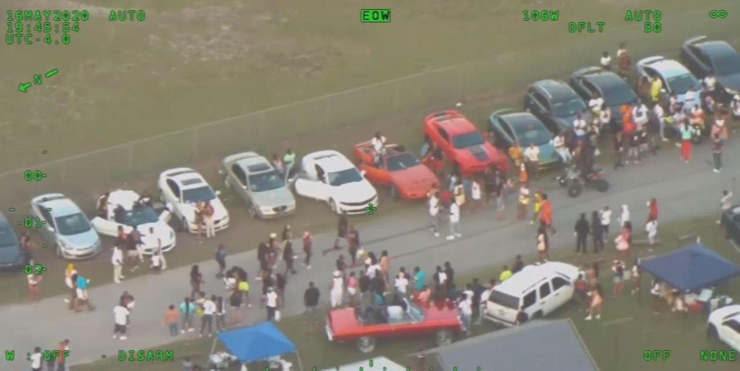 Sokak partisi d�zenleyen gruba polis bask�n�