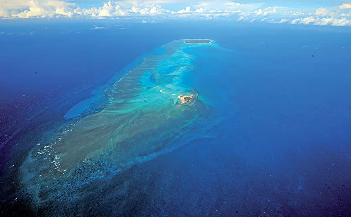 Fransa, binlerce km �tedeki adaya g�z dikti!