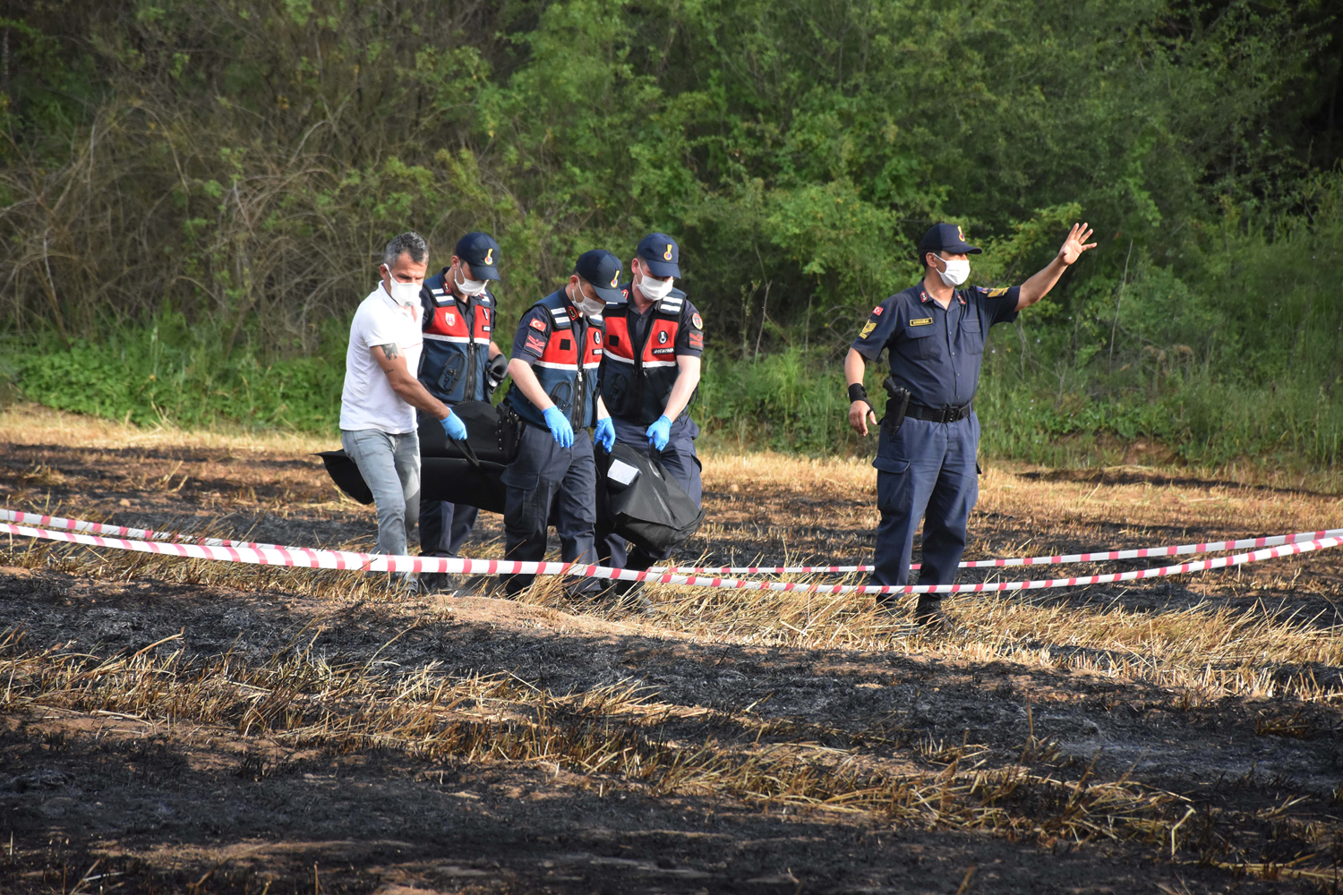 Mula'da yanan yulaf tarlasnda emekli savcnn cesedi bulundu