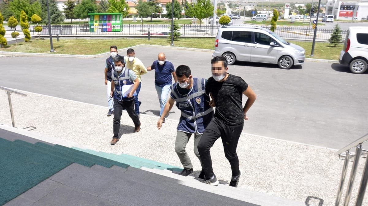 Rastgele ate eden motosikletli magandalar yakaland 