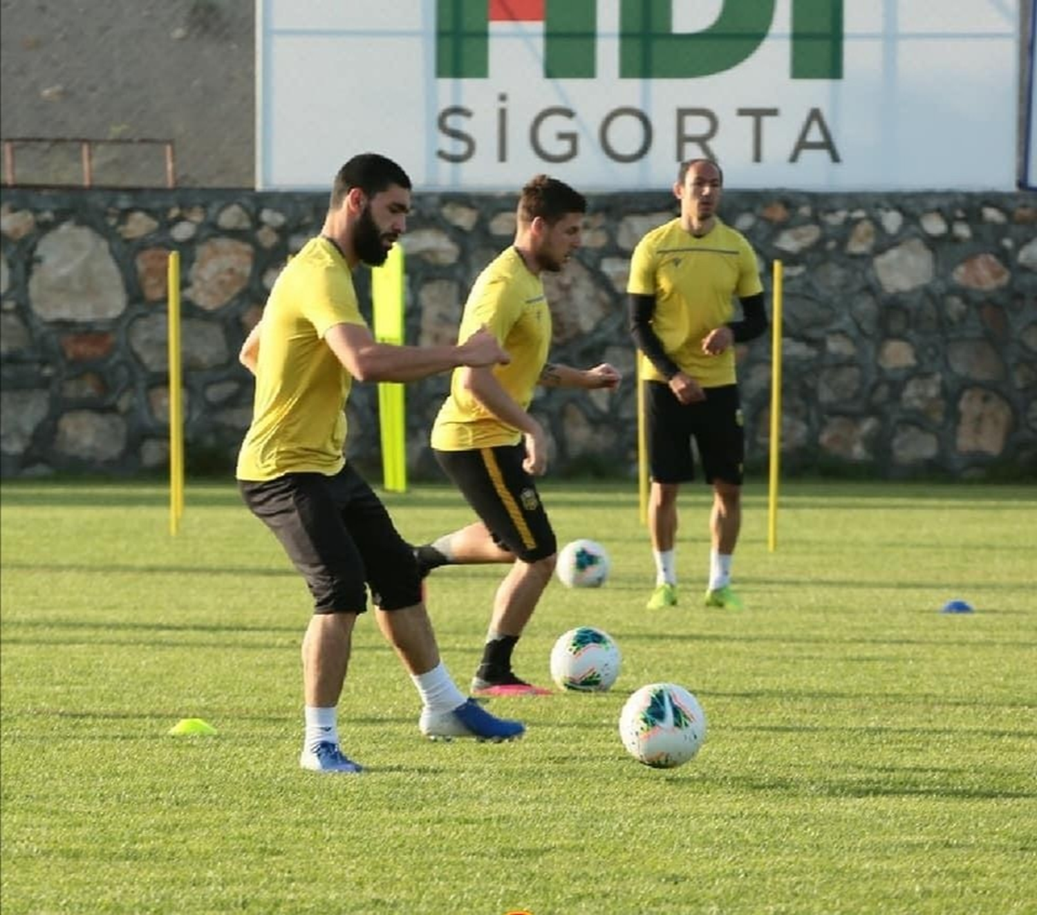 10 futbolcunun s�zle�mesi sona erecek