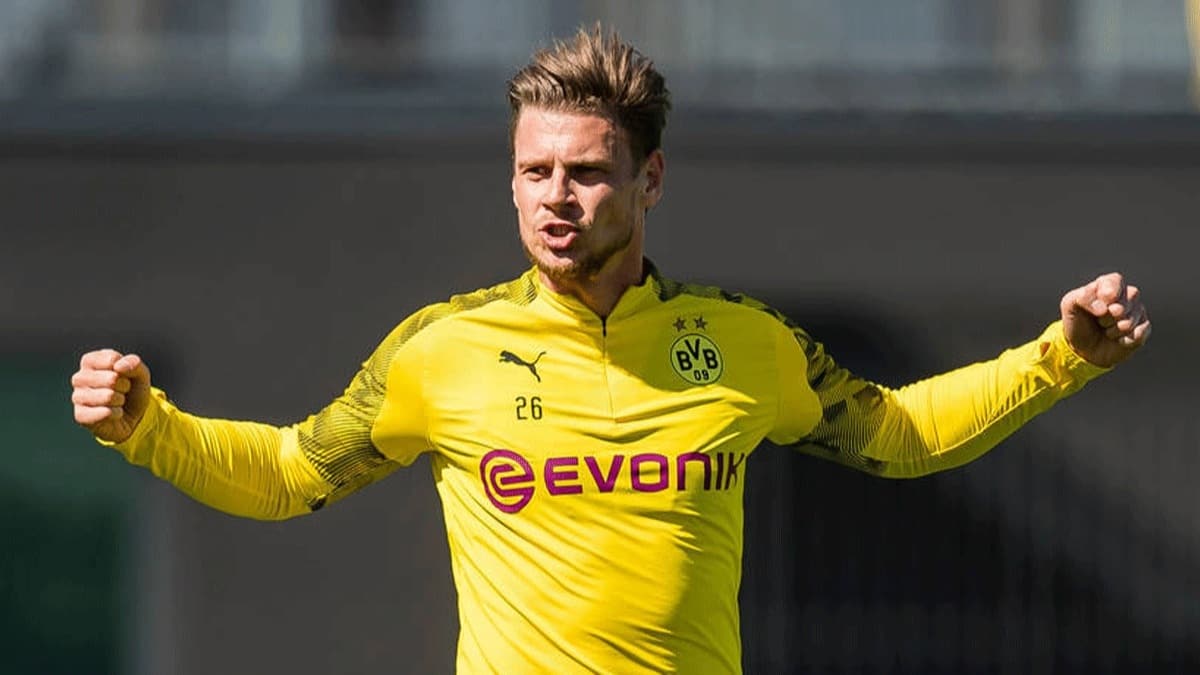 Borussia Dortmund'la szlemesini uzatan Piszczek, gelecek sezon sonunda futbolu brakacak