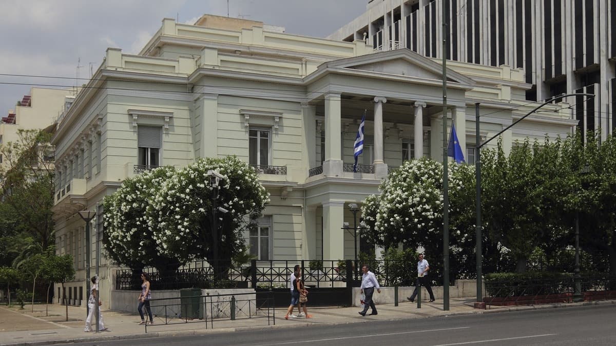 Yunanistan Dileri Bakanl Trk bayrann yaklmasn knad