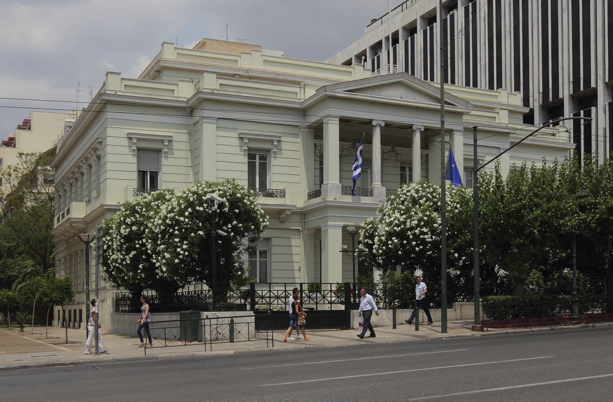 Yunanistan D��i�leri Bakanl��� T�rk bayra��n�n yak�lmas�n� k�nad�