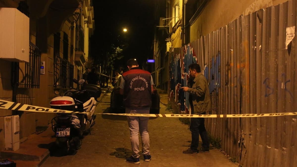 Beyolu'nda bir kii tabancayla vurulduktan sonra karld 