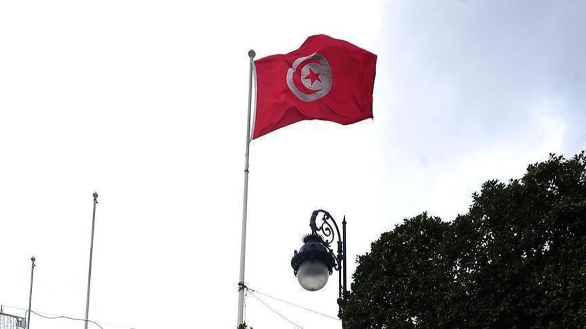 Tunus'ta koronavirs nedeniyle kapatlan cami, restoran ve kafeler alacak 