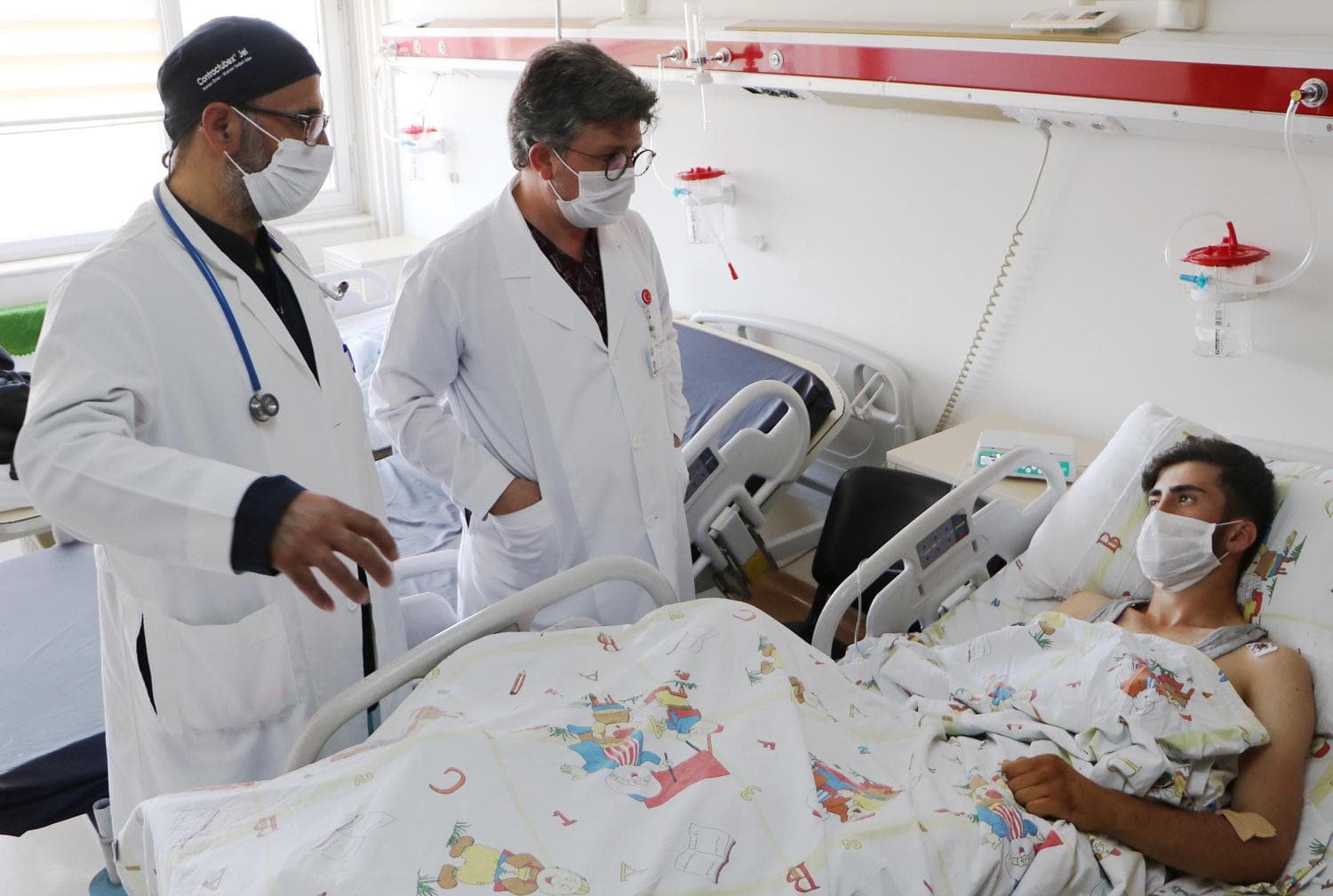 Y�lan�n �s�rd��� 18 ya��ndaki Mustafa i�in 6 saatlik 'panzehir' operasyonu