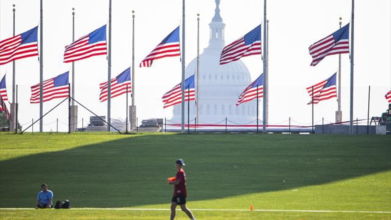 ABD'de Kovid-19 kurbanlar� i�in 3 g�n bayraklar yar�ya indirilecek