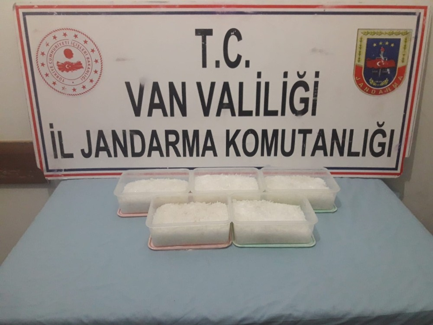 jandarma ekiplerince Van'da 6 kilogram metamfetamin ele ge�irildi