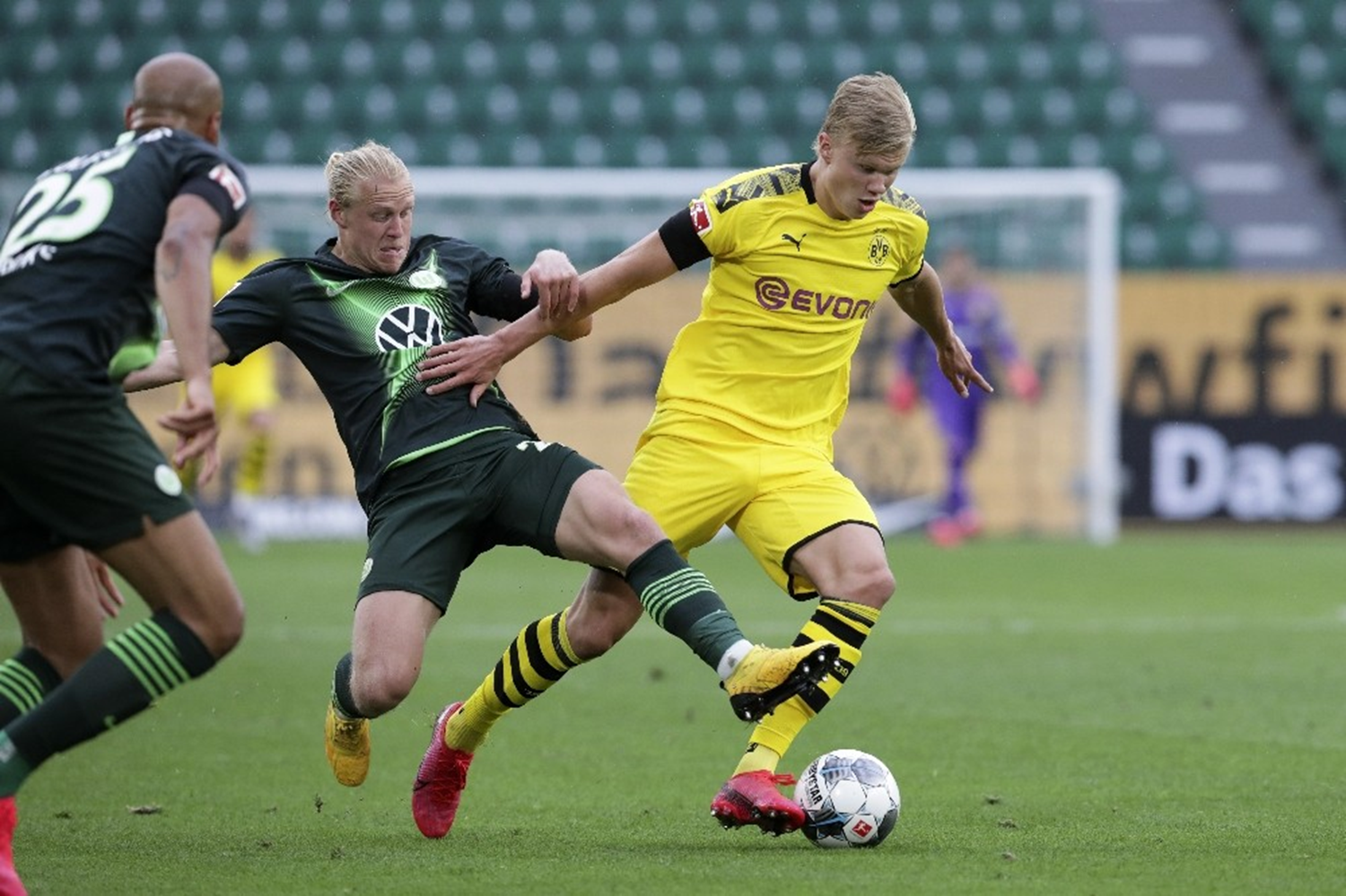 Seriye devam! B. Dortmund, Wolfsburg'u rahat ge�ti