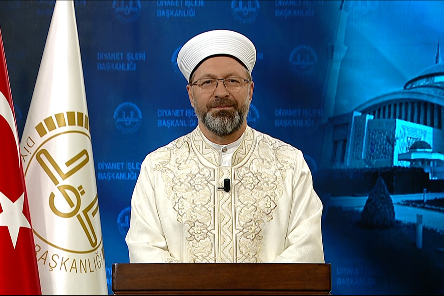 Diyanet ��leri Ba�kan� Erba�'tan bayram mesaj�: Tevekk�l ve dua ile m�cadeleye devam etmeliyiz