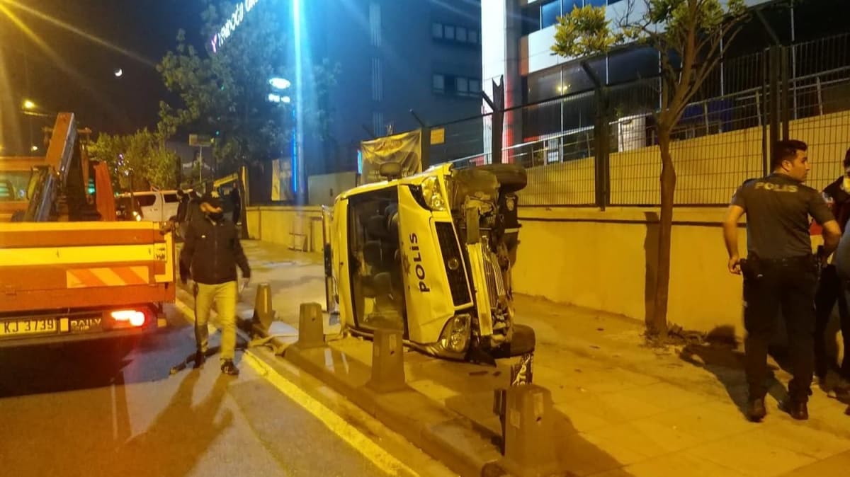 Sancaktepe'de polis otomobili yan yatt 