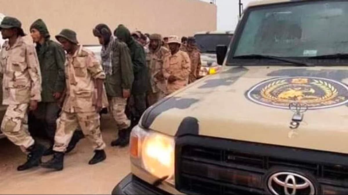 Libya ordusu 15 Hafter milisini ele geirdi 