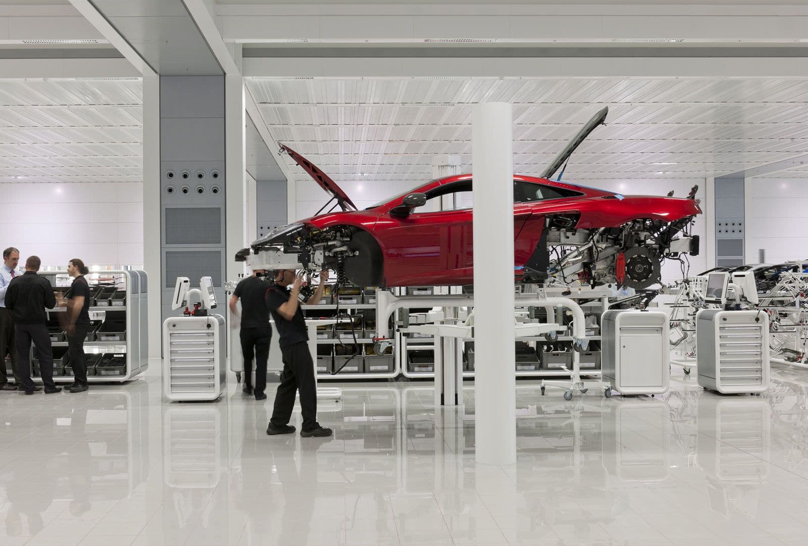 McLaren, Kovid-19 nedeniyle 1200 kiiyi iten karmay planlyor