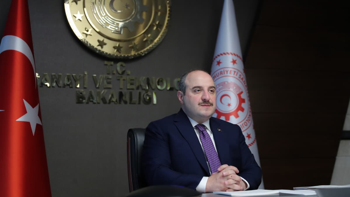 Bakan Varank'tan solunum cihaz� a��klamas�!