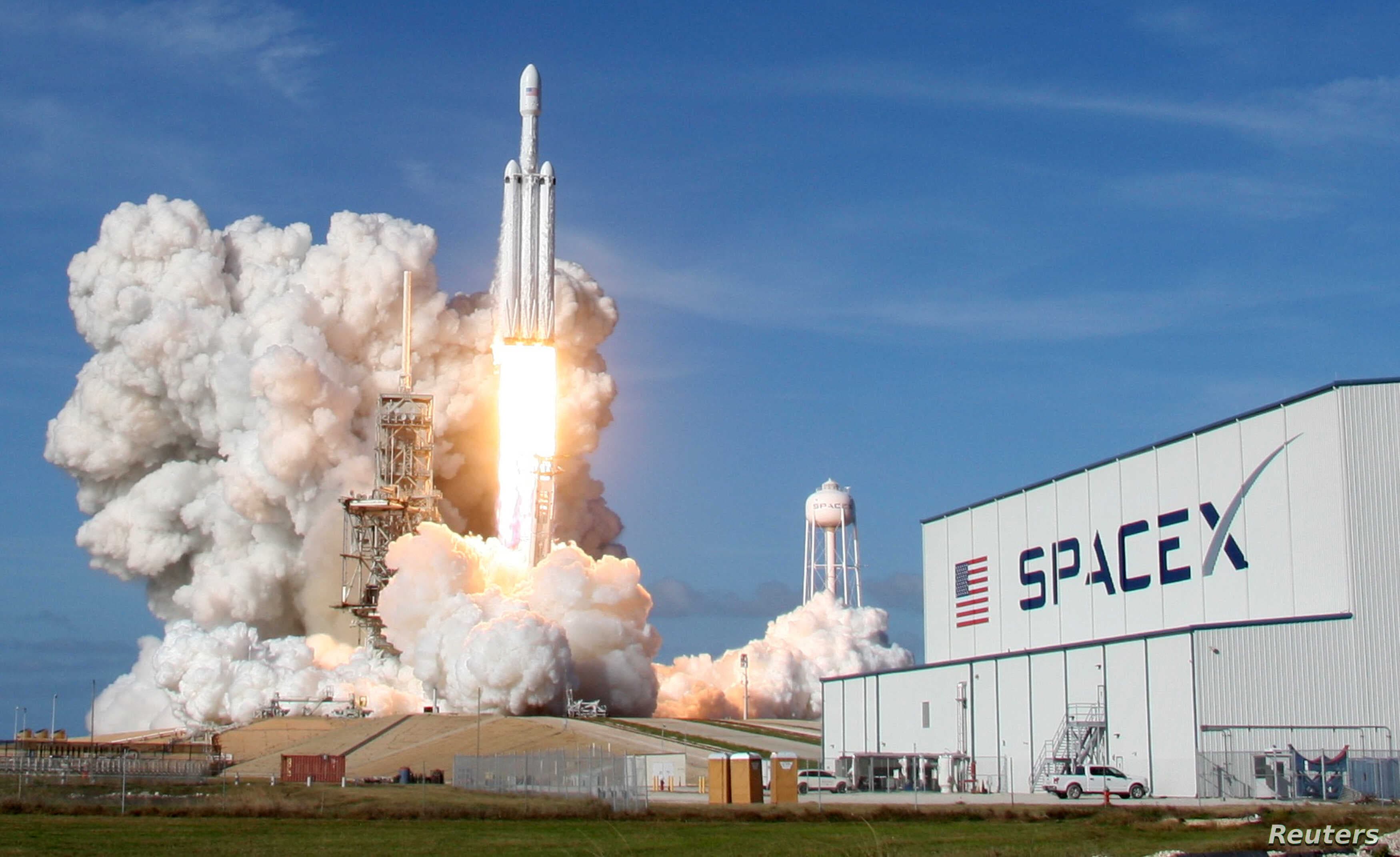 SpaceX'in ilk insanl� uzay meki�i denemesi hava ko�ullar� nedeniyle ertelendi