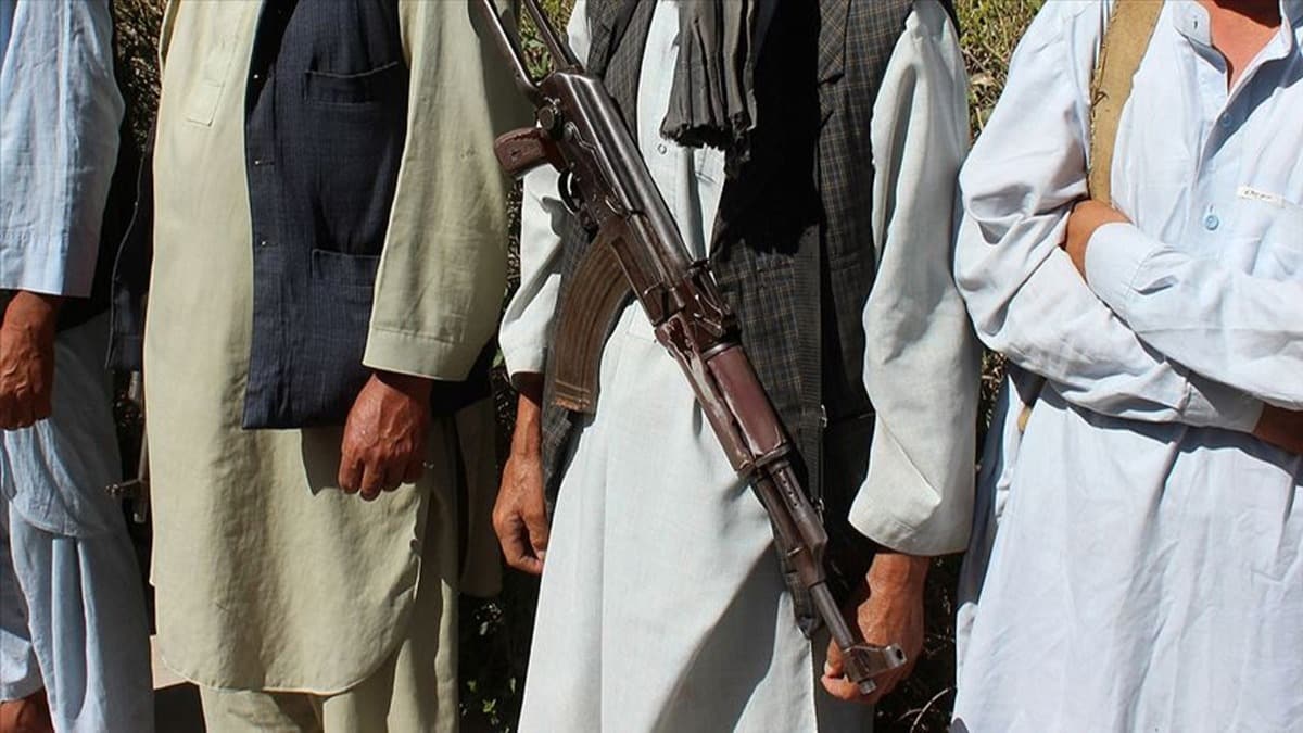 Afganistan'da Taliban'dan atekes sonras ilk saldr: 7 l