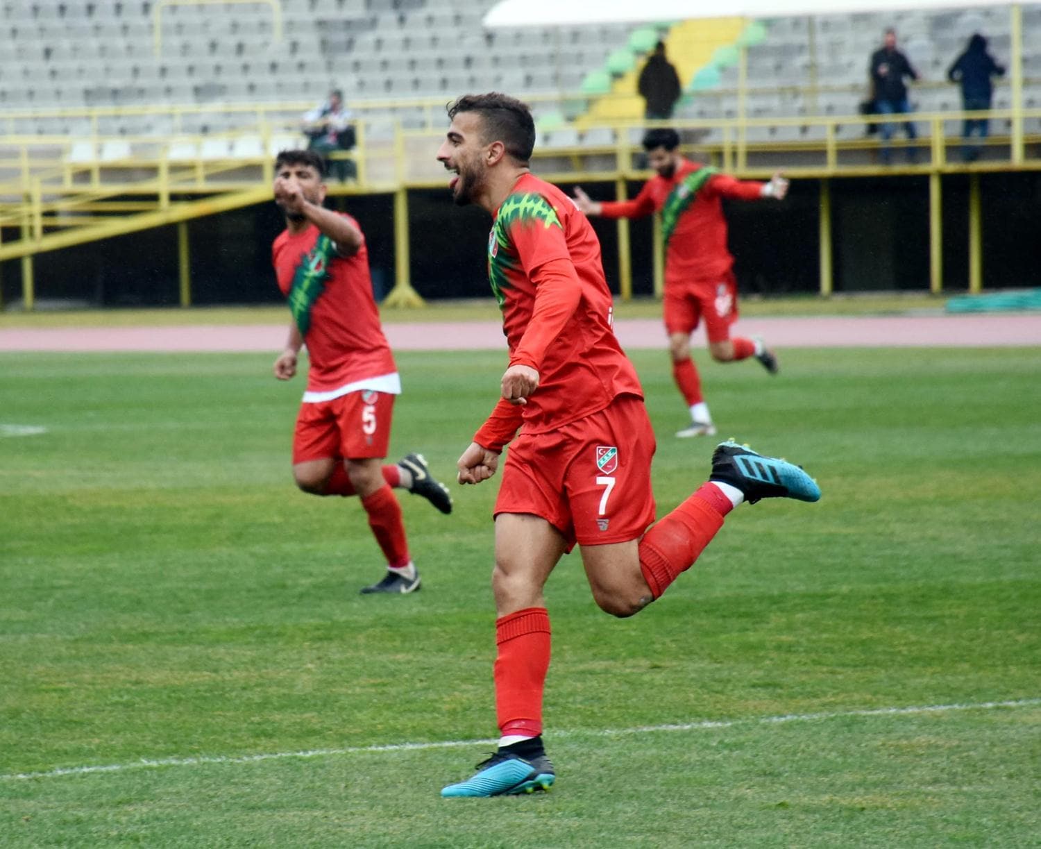 Be�ikta�, Kar��yaka'n�n golc�s�ne talip oldu