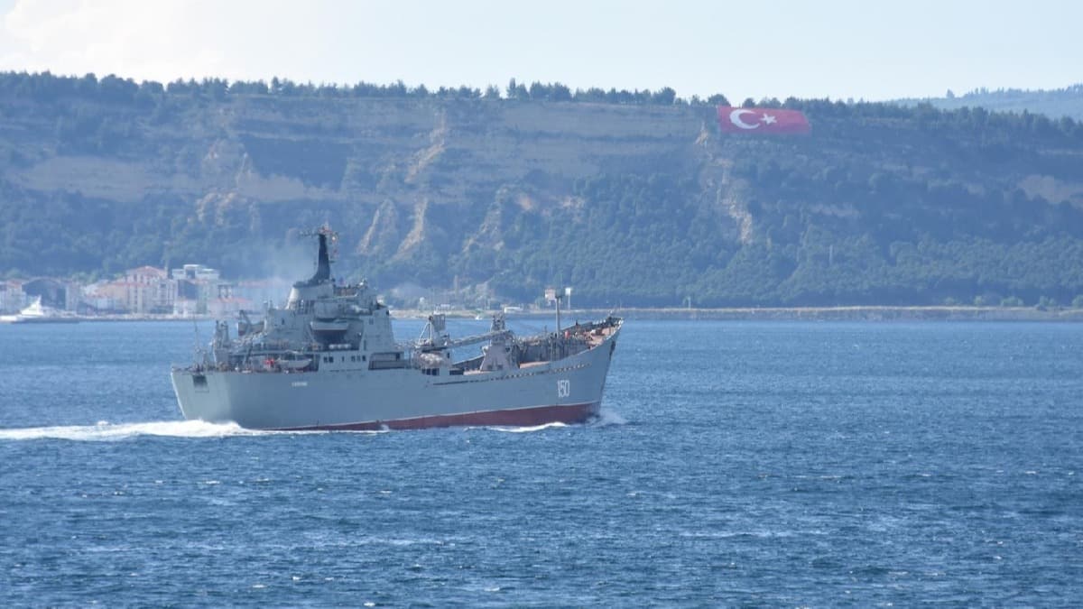 Rus sava gemisi 'Saratov', anakkale Boaz'ndan geti