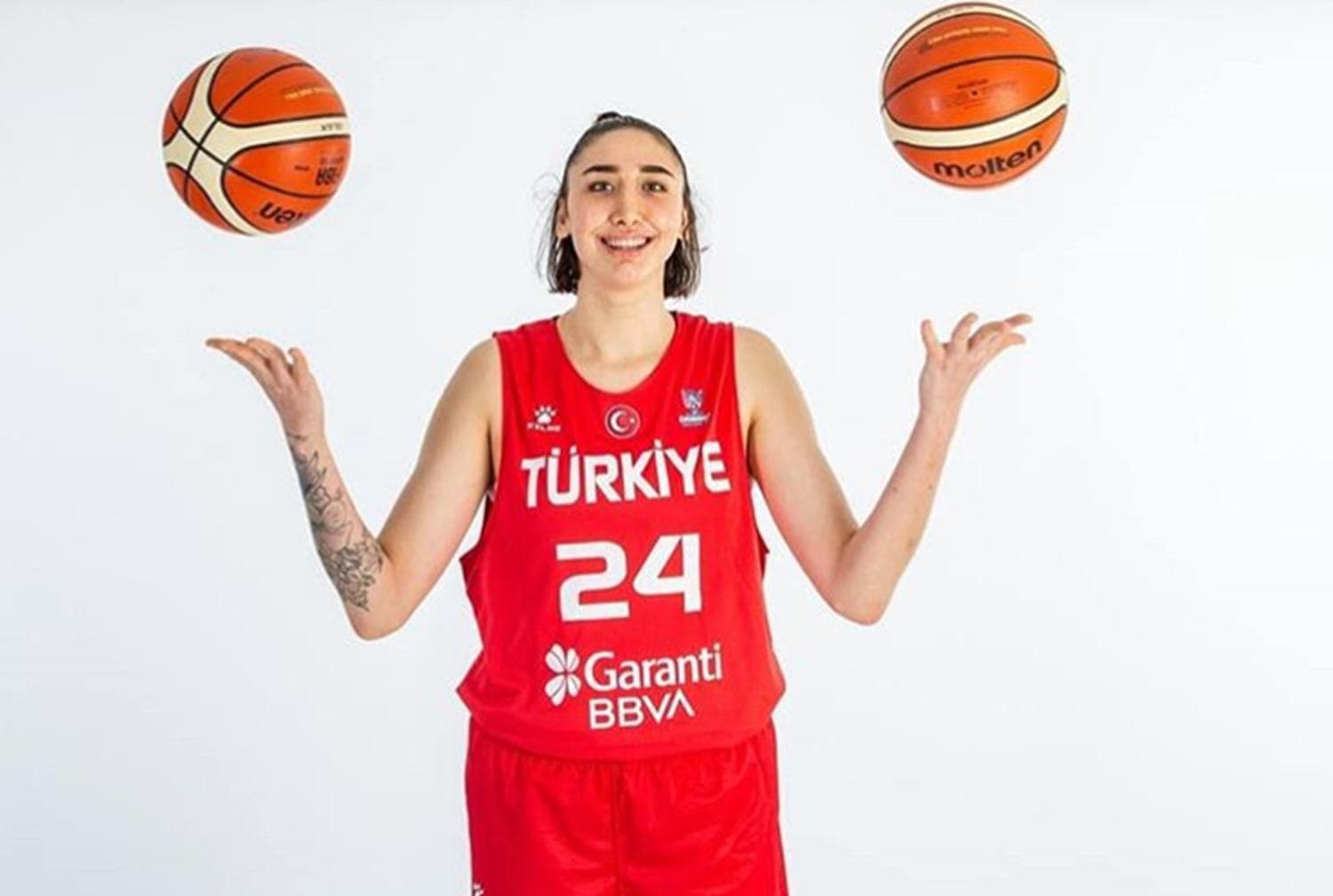 Barcelona, Galatasaray'dan �nci G��l�'y� kadrosuna katt�