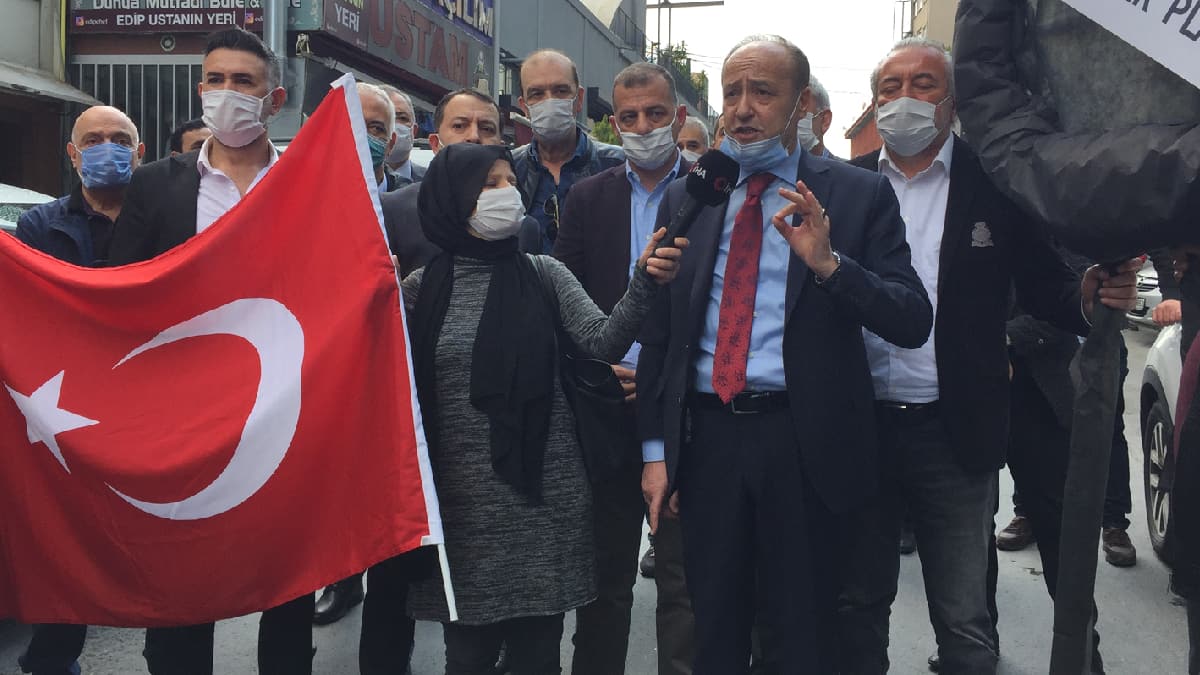Demokratlar Platformu'ndan TELE 1 kanal� �n�nde siyah �elenkli protesto