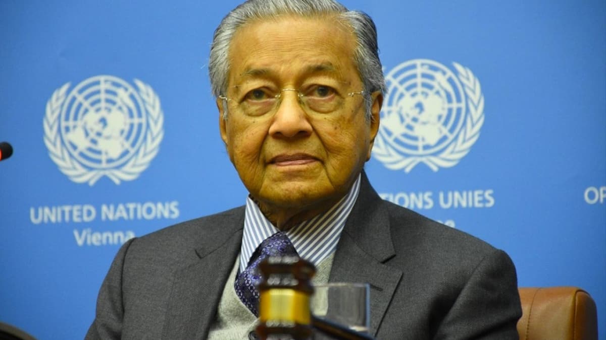 Eski Malezya Babakan Mahathir, kurucusu olduu partiden ihra edildi