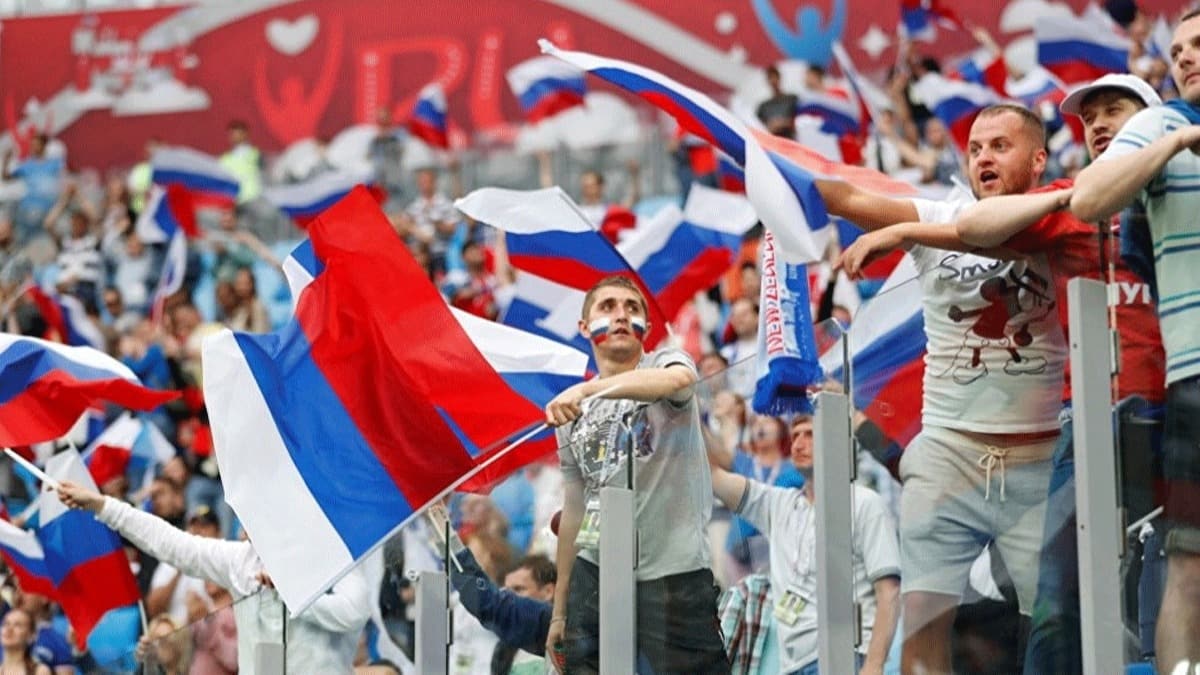 Rusya'da futbol karlamalarna az sayda seyirci izni