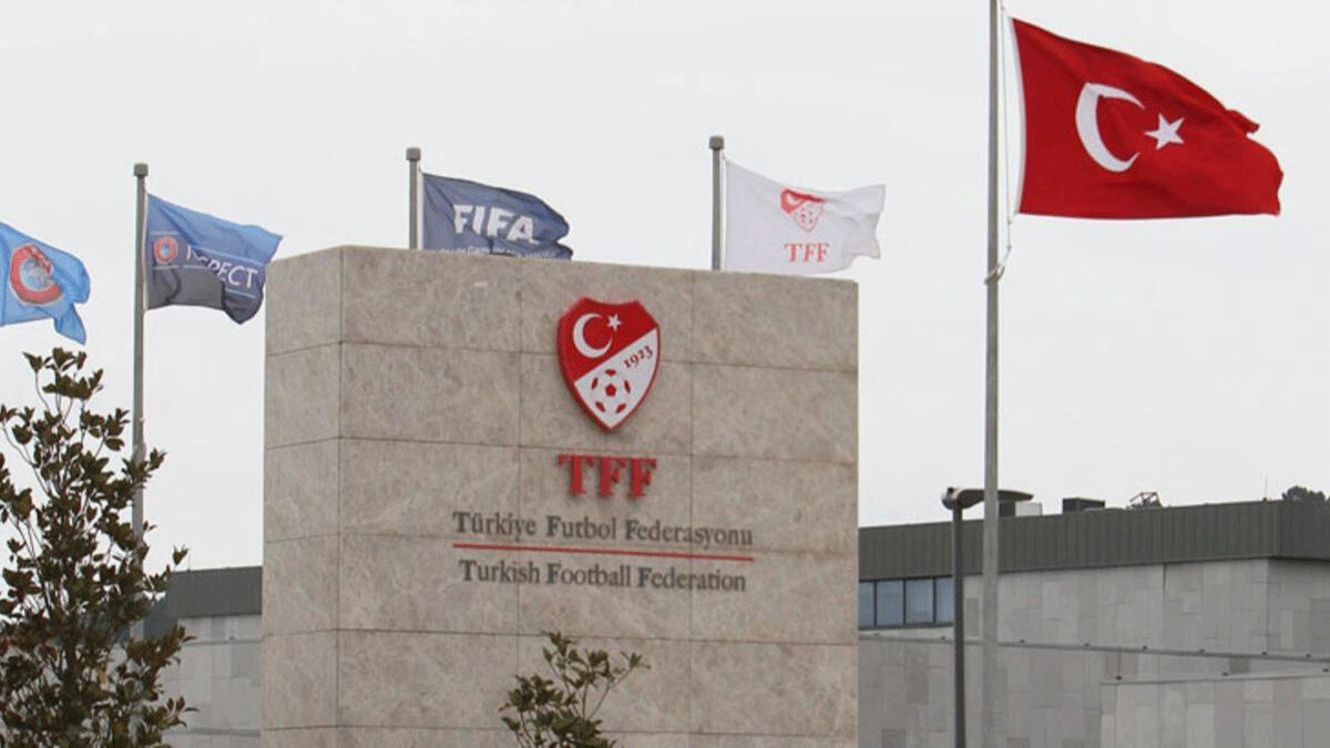 TFF, koronavir�s nedeniyle futbolun yeni kurallar�n� a��klayan talimat yay�nlad�