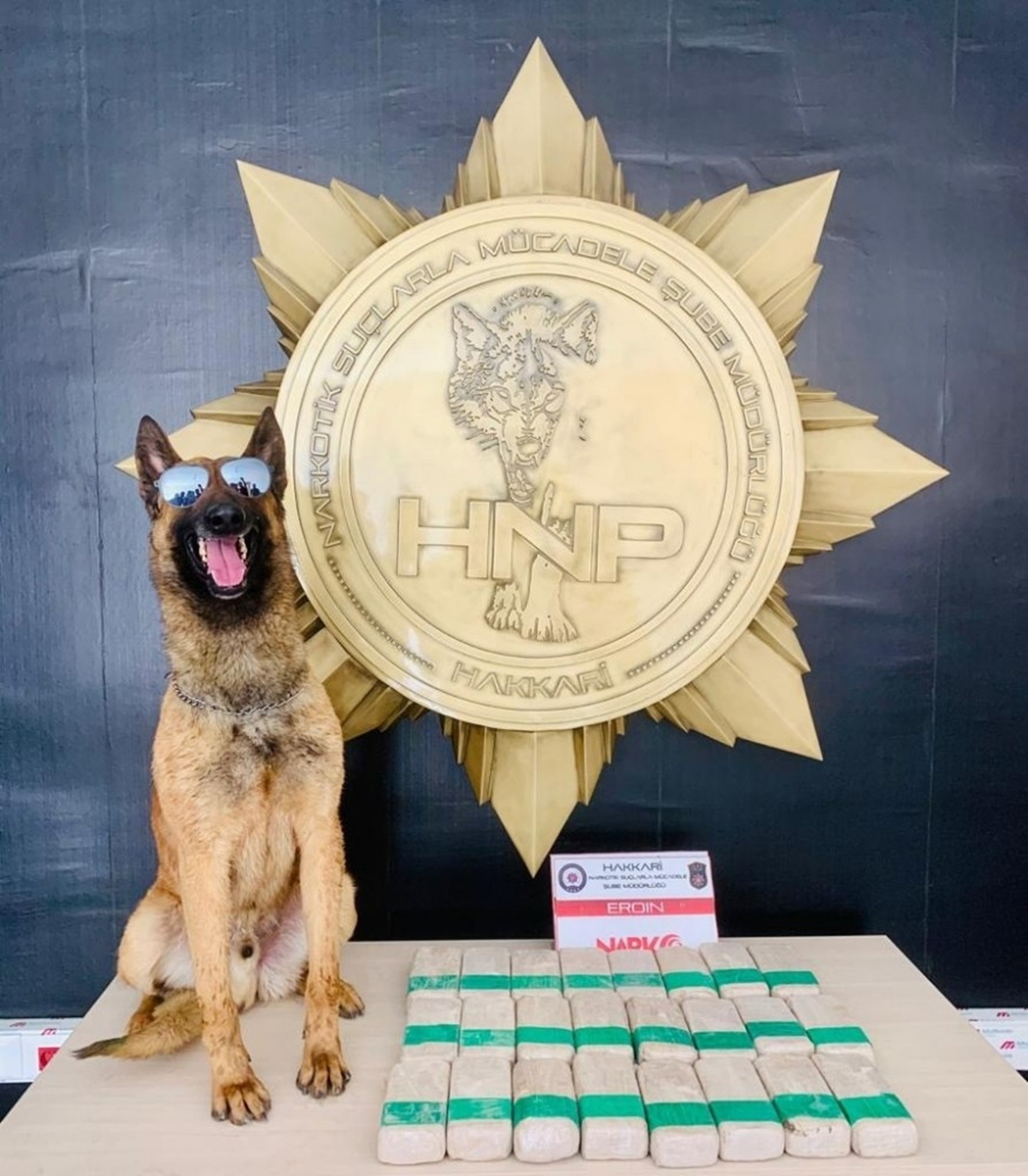 Y�ksekova'da 12 kilo 300 gram uyu�turucu ele ge�irildi