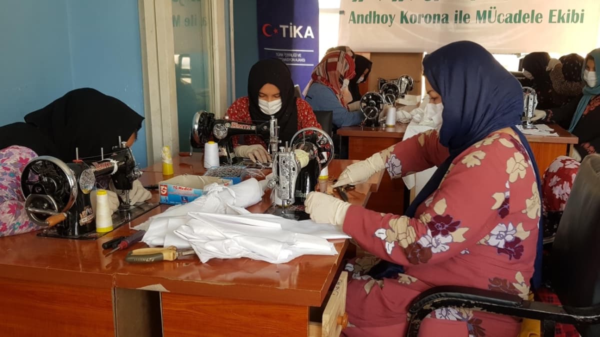 Afganistan'da TKA kursiyerleri salgnla mcadele kapsamnda maske retimine balad 