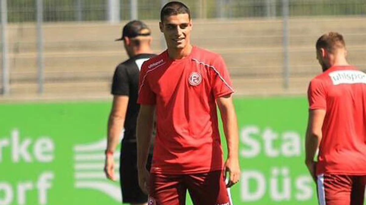 G.Saray'�n yeni sa� beki...